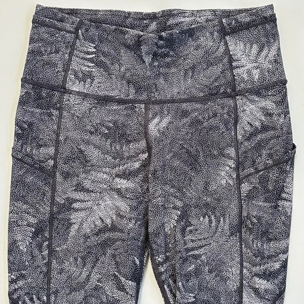 Lululemon Fast Free Tight Kindred Spirit Alpine White Multi Crop 19”